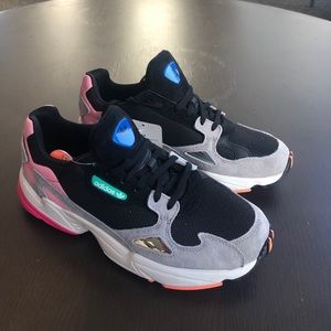 Adidas falcon sneakers size 8